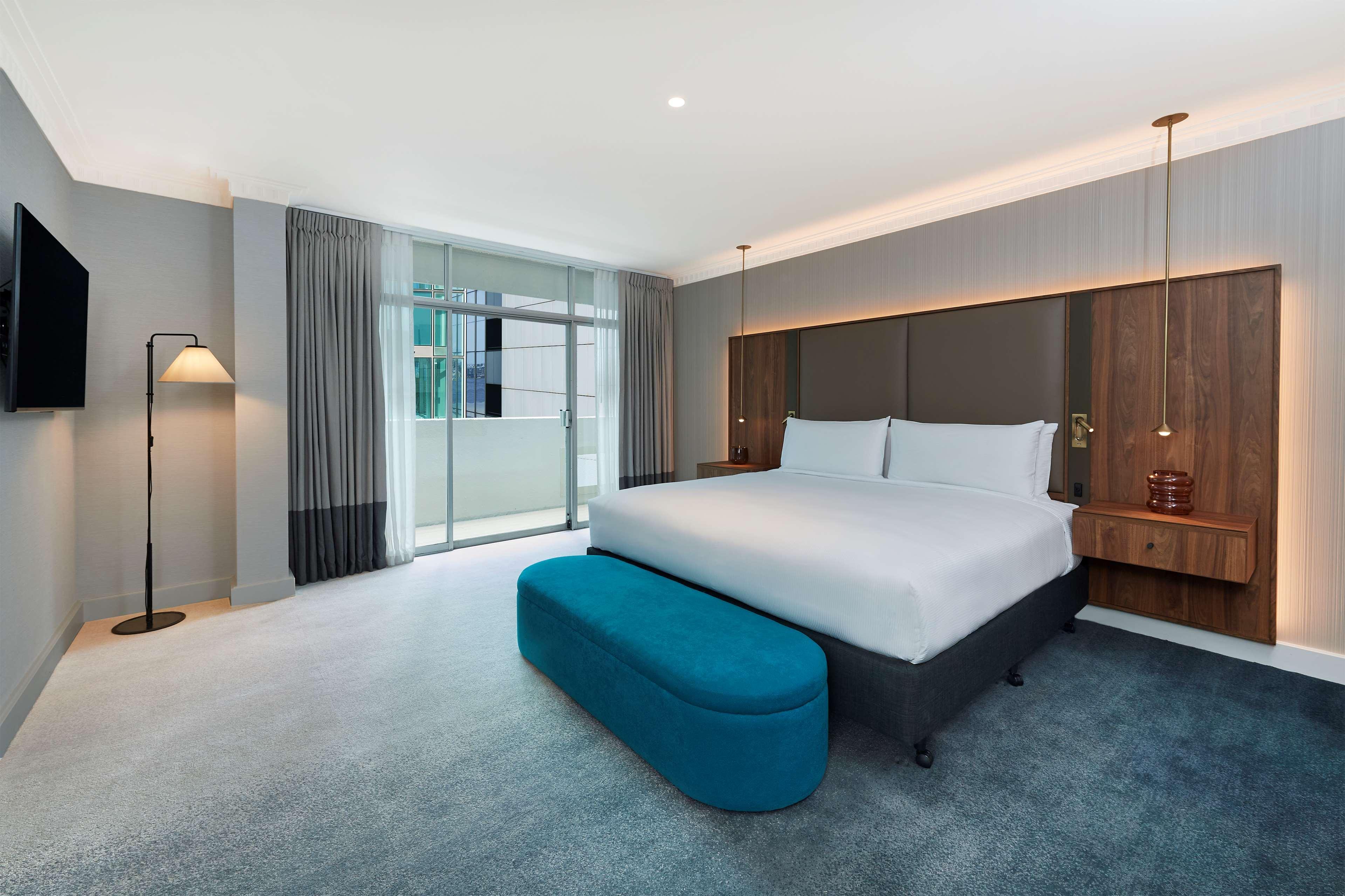 Hotel Parmelia Hilton Perth Exterior foto A bedroom at the Hilton London West End