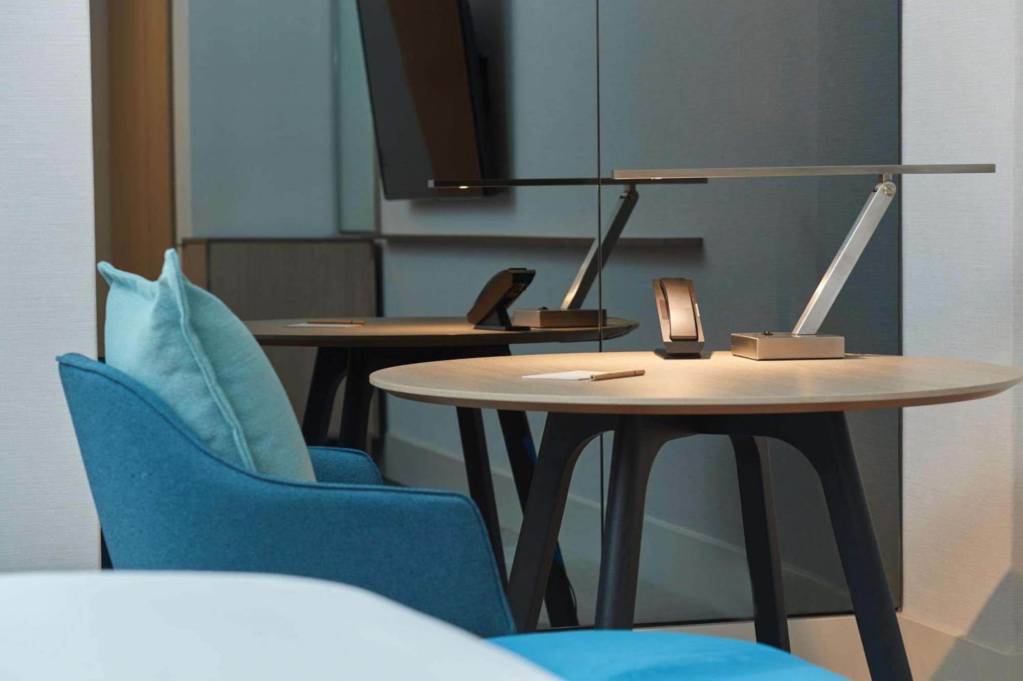 Hotel Parmelia Hilton Perth Exterior foto LED table lamp