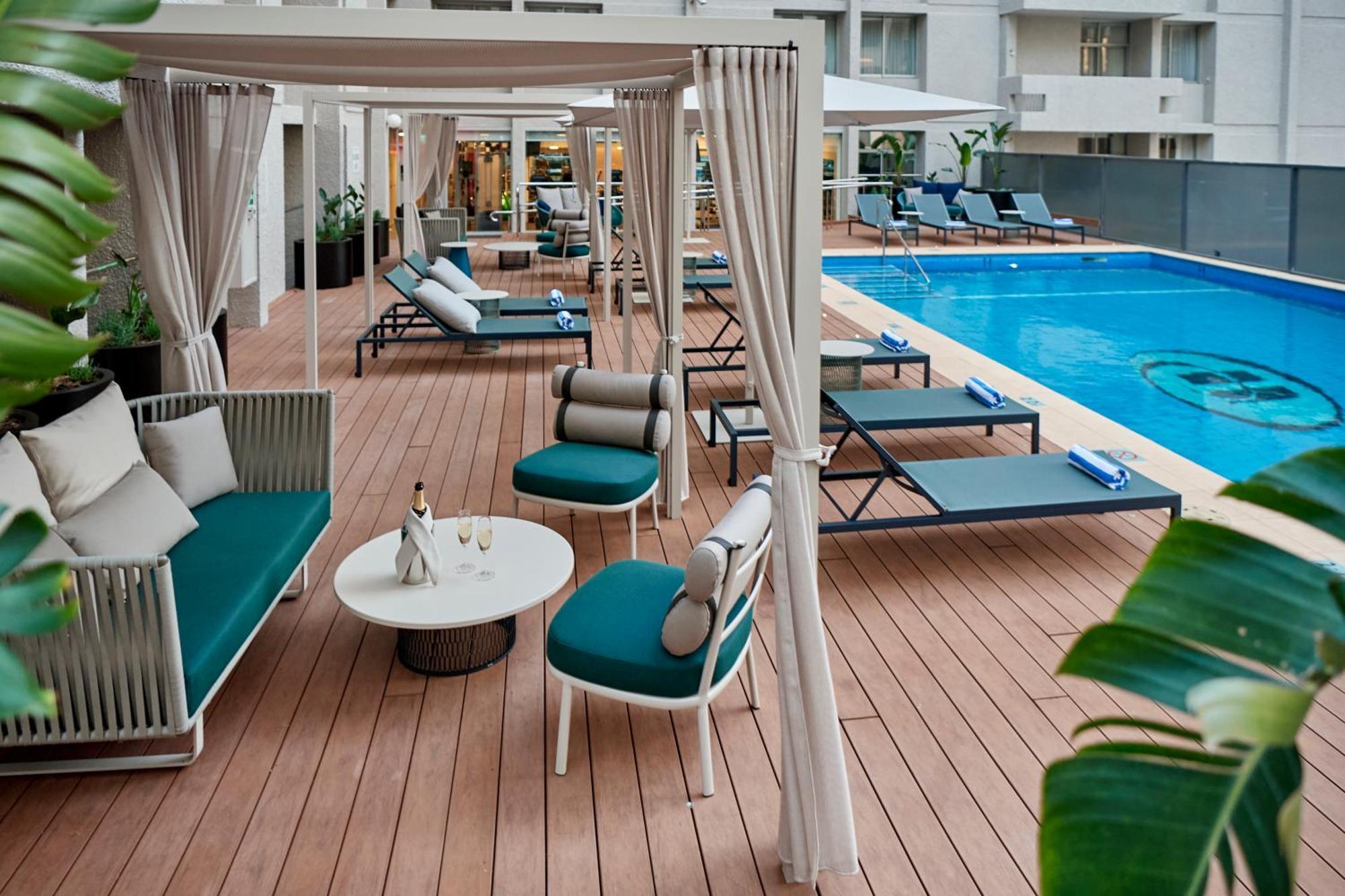 Hotel Parmelia Hilton Perth Exterior foto The pool at the hotel