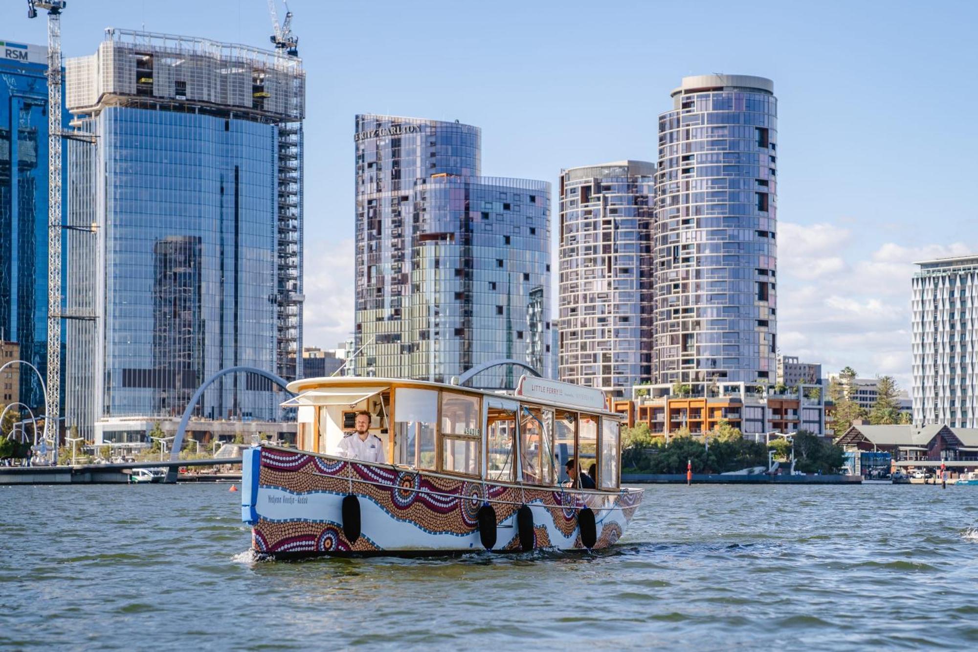 Hotel Parmelia Hilton Perth Exterior foto CityCat ferry on the Brisbane River