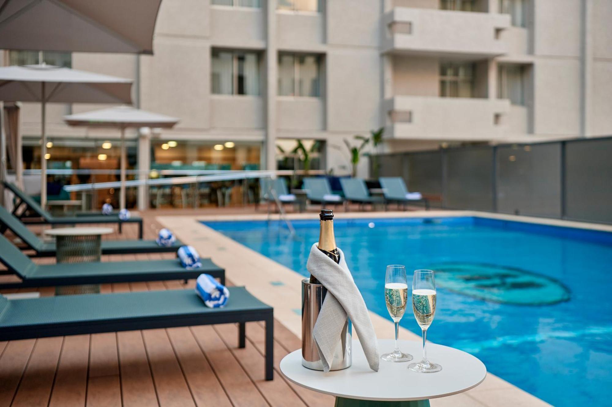 Hotel Parmelia Hilton Perth Exterior foto Pool at the Hotel