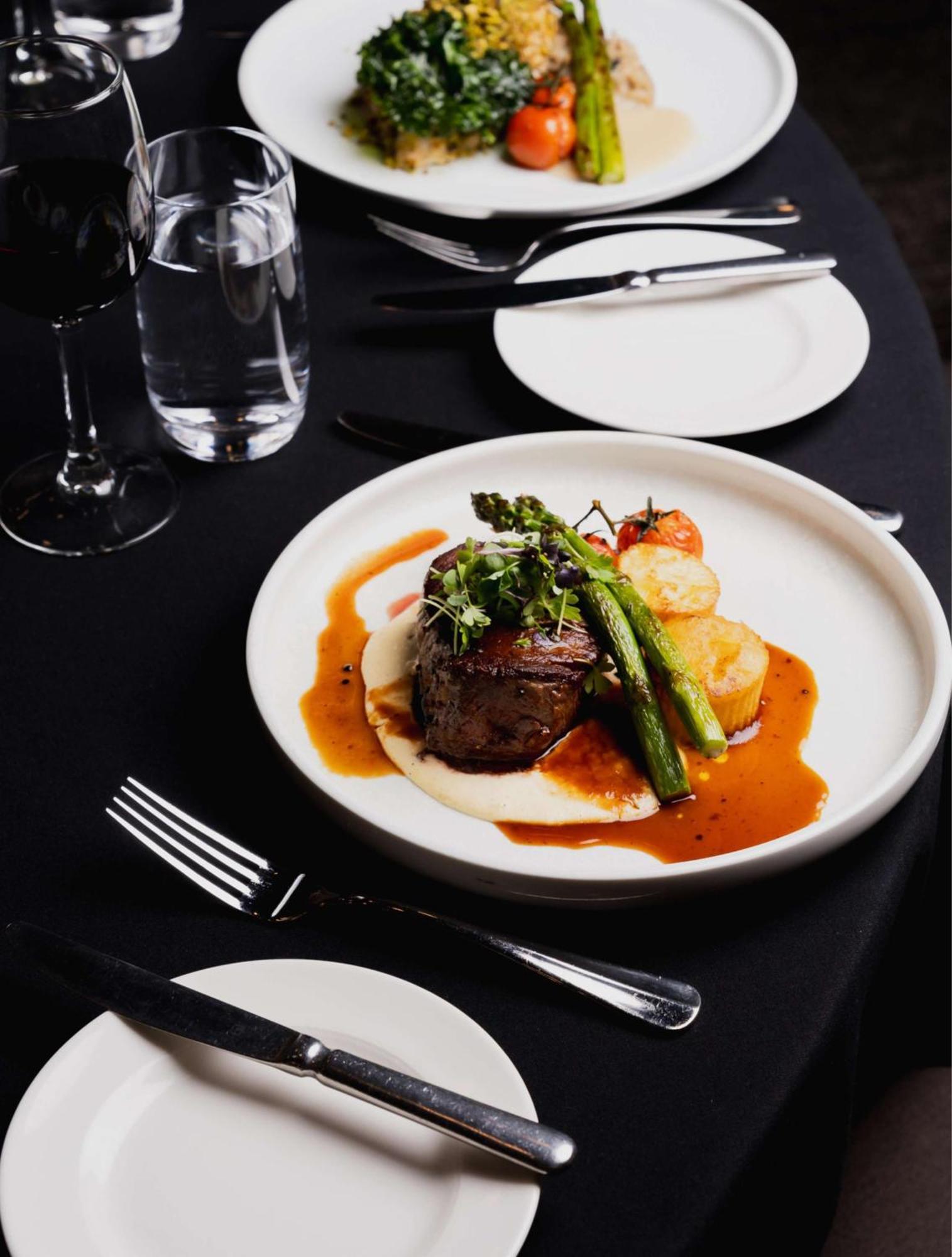 Hotel Parmelia Hilton Perth Exterior foto A steak and potato dinner